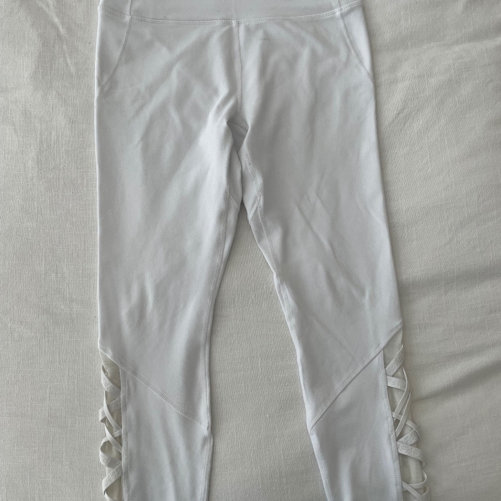 NEVER WORN Leggings | Fabletics Dynamic High-Waisted Lattice 7/8 | White | Sz M